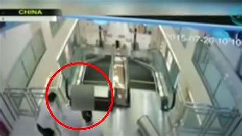 'En las escaleras' video mujer: una madre de 30 años muere .